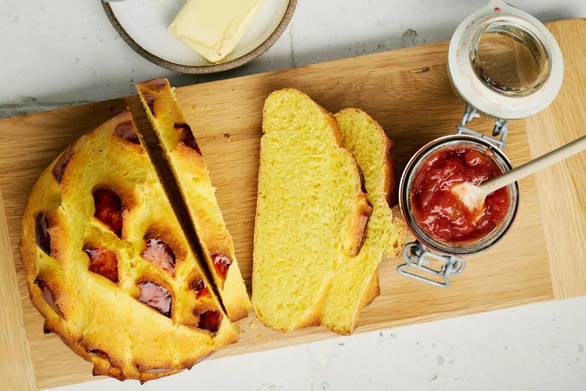 Cuchaule. Das fertige Gericht schön angerichtet und fotografiert aus Vogelperspektive (Food Fotografie). Serviervorschlag, Original Tiptopf Rezept, aus dem bekanntesten Kochbuch der Schweiz